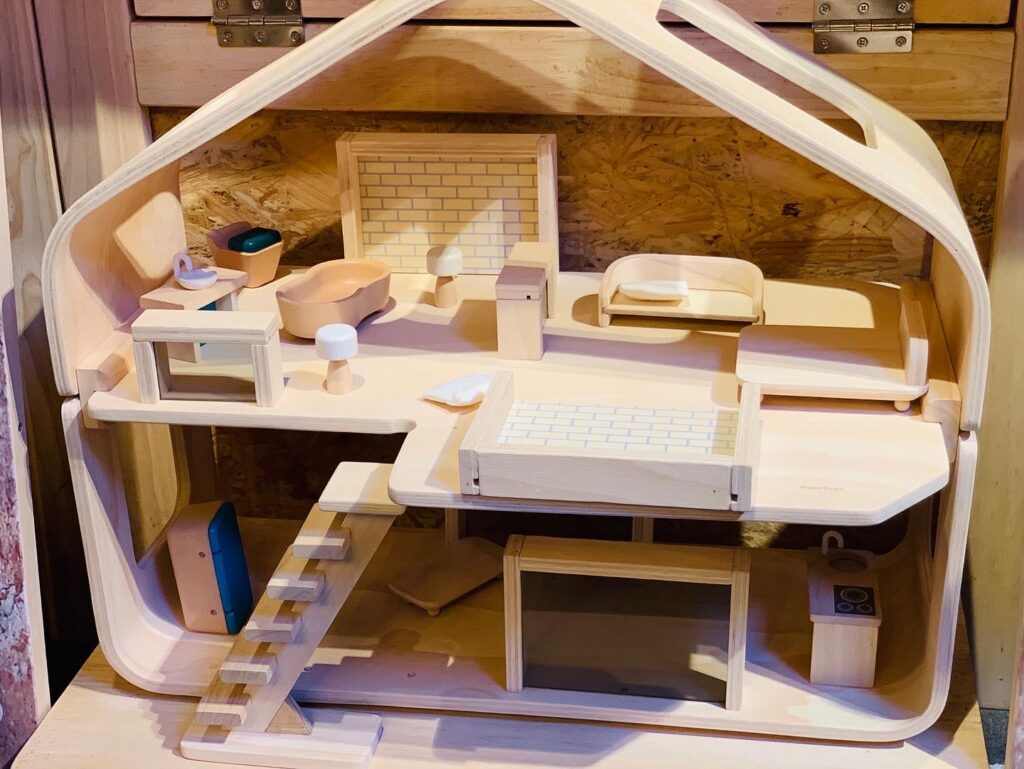 Wooden Contemporary Dollhouse | Pretend Play | PlanToys 7122